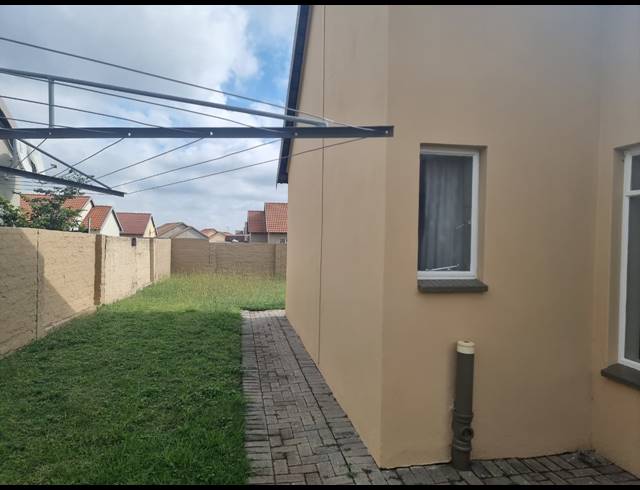 3 BEDROOM TOWNHOUSE FOR SALE IN WATERKLOOF HILL ESTATE